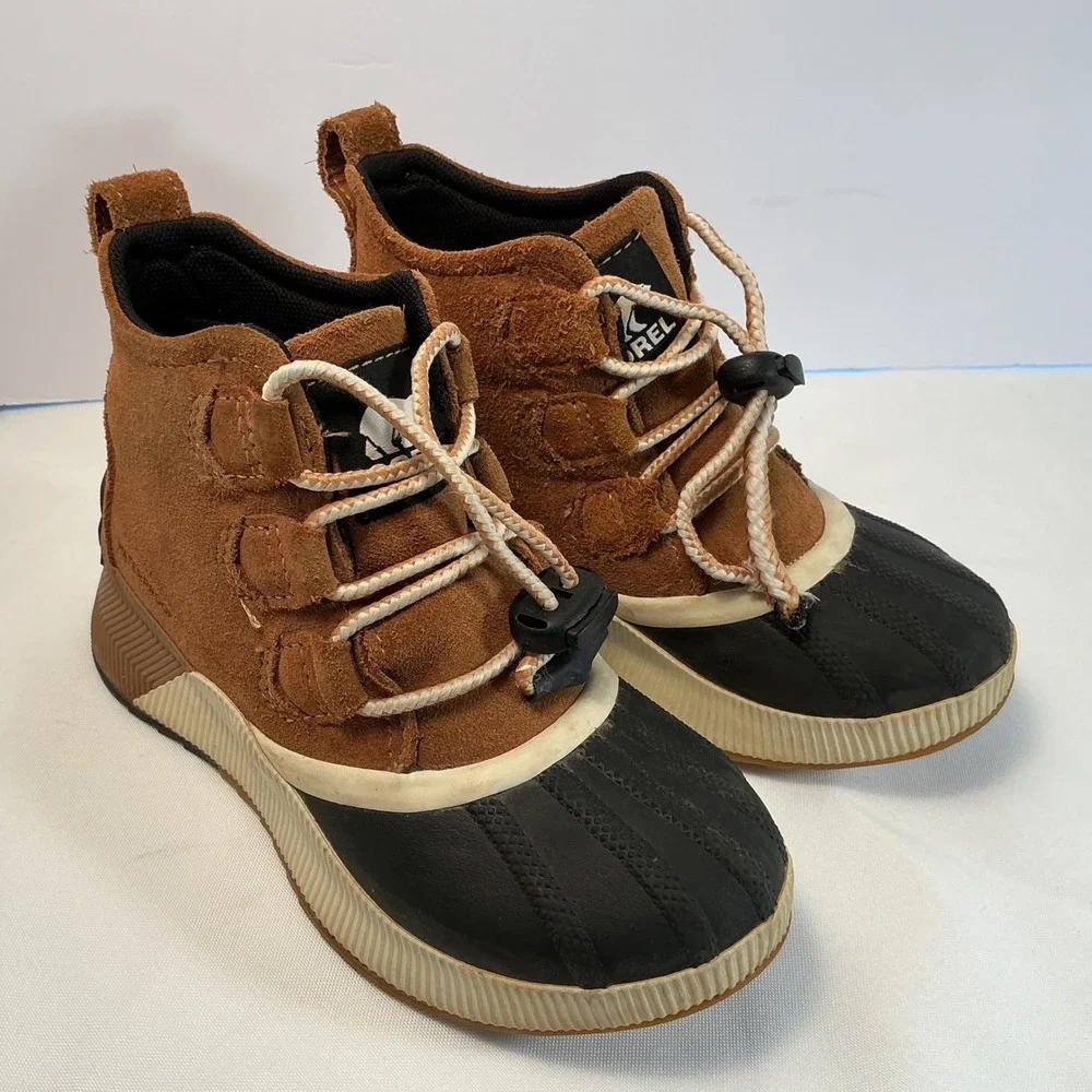 Sorel Out N About III Conquest Kids Waterproof Boots Elk Black NY4564-224 Size 1